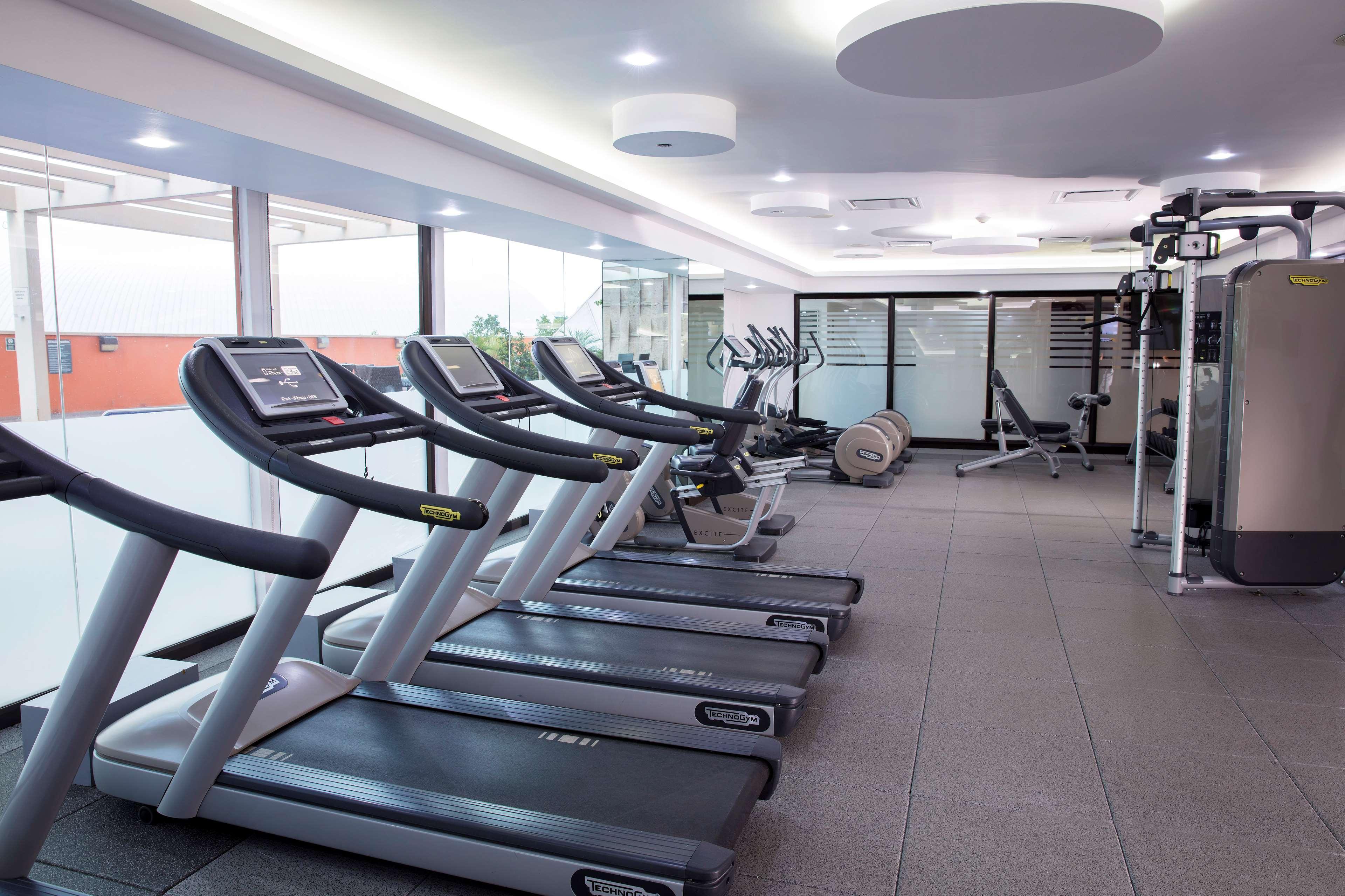 Готель Barcelo Гвадалахара Екстер'єр фото The gym at the hotel