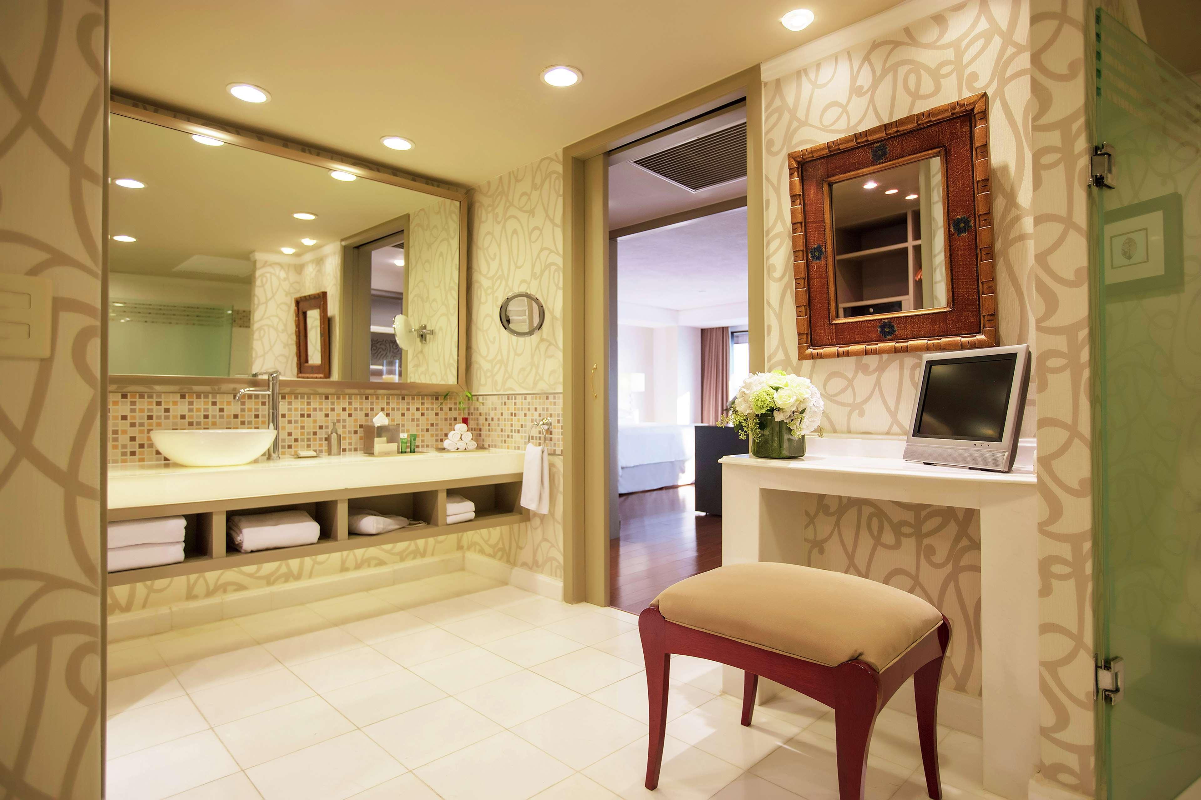 Готель Barcelo Гвадалахара Екстер'єр фото Bathroom